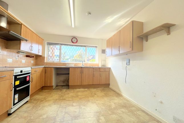 3, Langport Drive, Westcliff-on-Sea photo 4