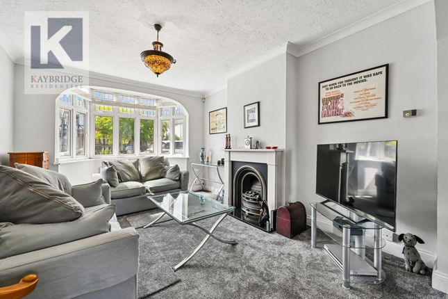 7 Stoneleigh Avenue, Worcester Park photo 2