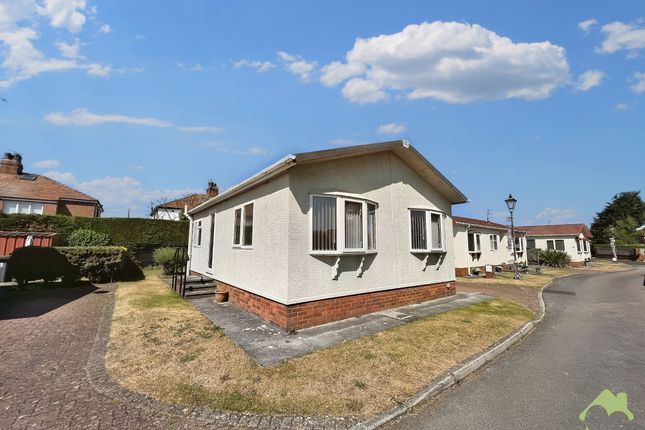 Thumbnail Mobile/park home for sale in Newlyn Court, Newlyn Avenue, Blackpool