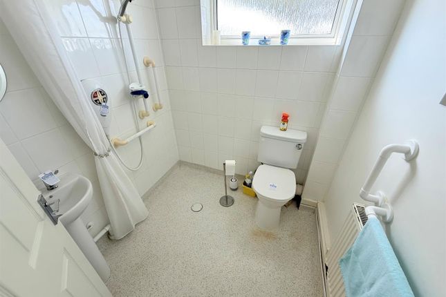 62, Brooke Avenue, Great Yarmouth photo 3