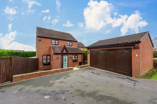 Thumbnail Detached house for sale in Brookfield Close, Hunt End, Redditch