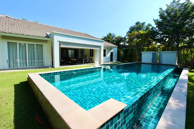 Thumbnail Villa for sale in Baan Ing Phu, Hua Hin, Prachuap Khiri Khan, Central Thailand