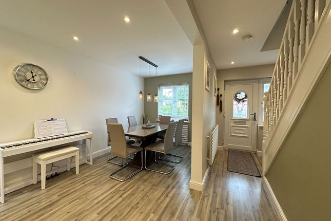 32, Westwood Avenue, Hyde photo 3