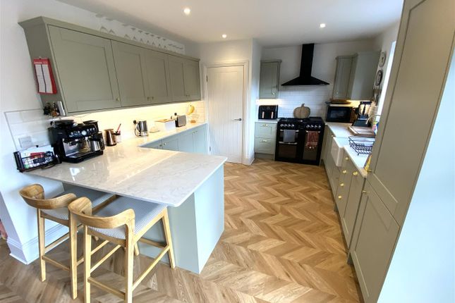 2A, Beansland Grove, Romford photo 3