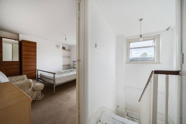 Clapham Road, Oval photo 4