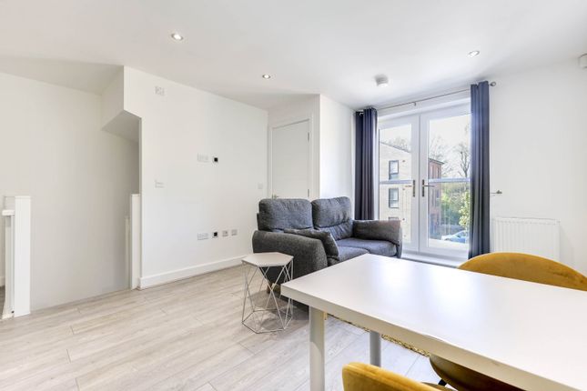 40, Copper Beech Court, West Yorkshire photo 4