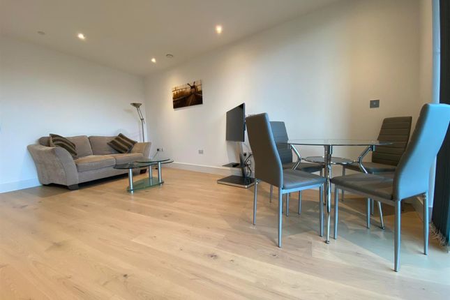15 Fitzroy Court, 2 Garnet Place, West Drayton photo 2
