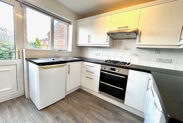 Detached house to rent in Glastonbury Avenue, Wakefield