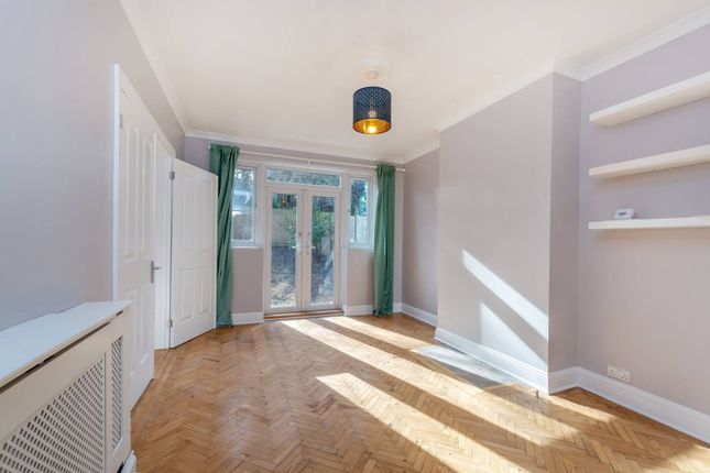 Maisonette to rent in Truslove Road, West Norwood, London