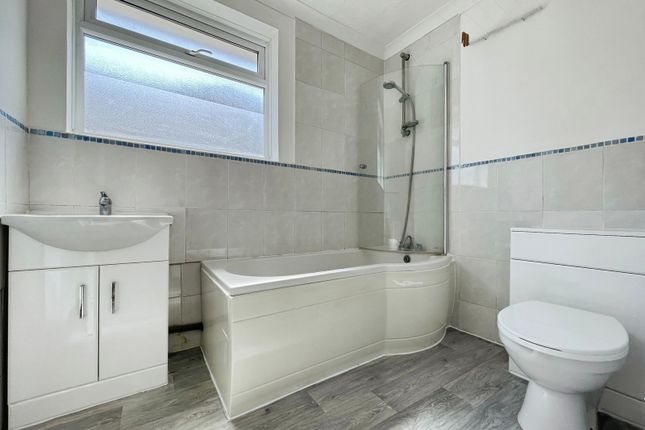 13, Woodmere Avenue, Hertfordshire photo 4