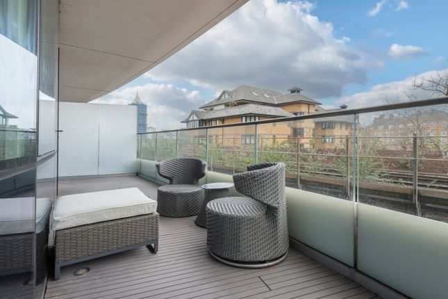 Flat 3 Lombard Wharf, 12, Lombard Road, London photo 4
