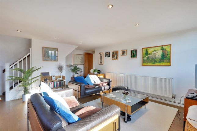 2, Home Farm Close, Leigh photo 4