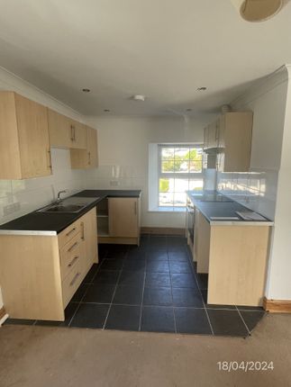 Thumbnail Flat to rent in Wellfield Road, Carmarthen, Carmarthenshire