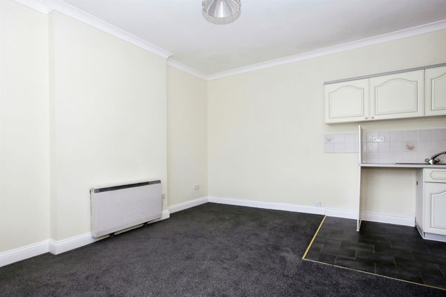 Flat for sale in Oundle Road, Woodston, Peterborough