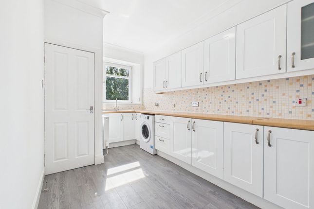 32 Kirk Road, Carluke photo 4