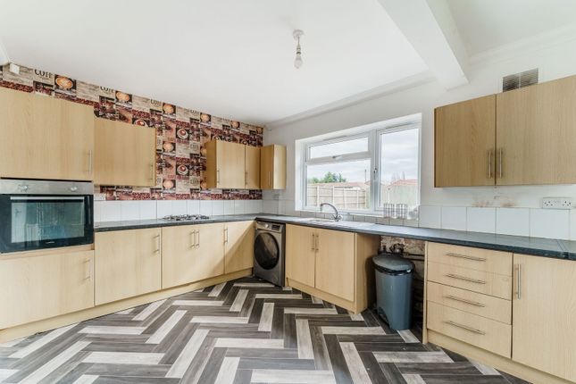 67, Tombridge Crescent, Pontefract photo 4