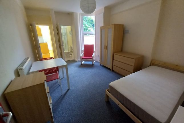 Flat 2, 13 Crawford Avenue, Bolton photo 2