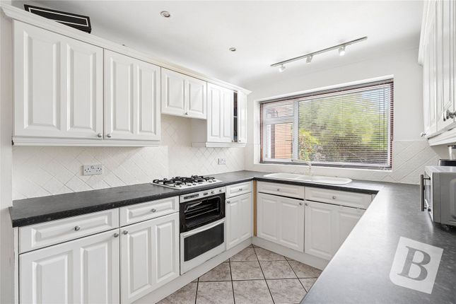 13, Chafford Walk, Rainham photo 3