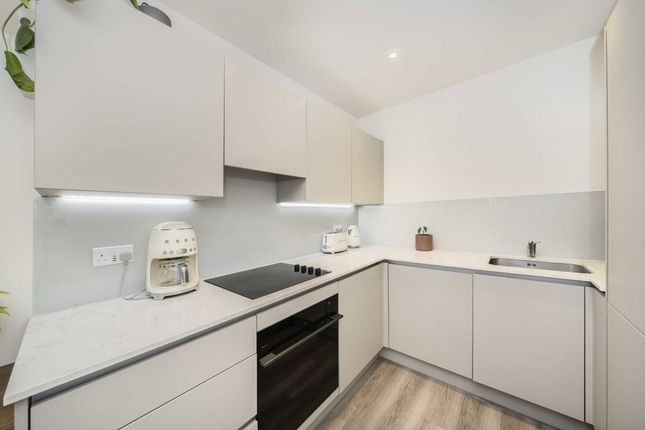 16 Buttercup House, 5, Springfield Drive, London photo 4