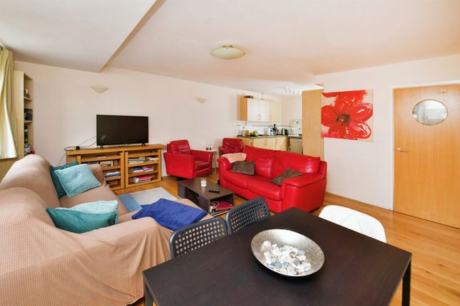 Flat for sale in North Quay, Plymouth