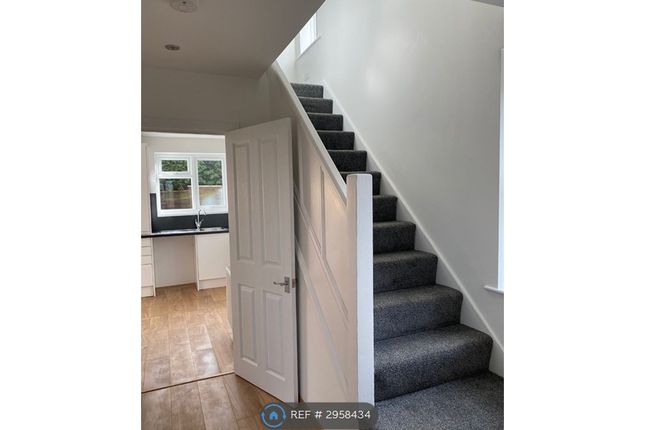 Willow Drive, Hemsworth, Pontefract photo 5