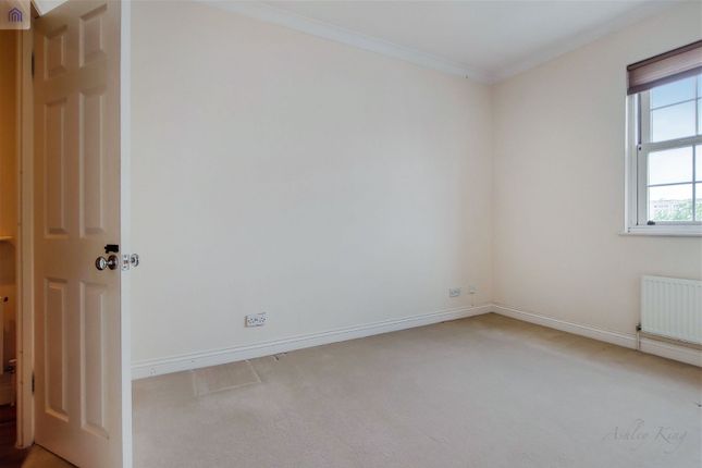 Thumbnail Terraced house to rent in Sovereign Crescent, London