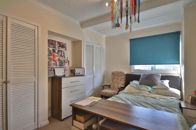 Room 5, 116 Penhill Road, Lancing photo 2