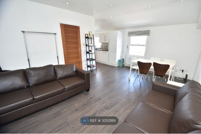 C Oaklands Grove, London photo 5