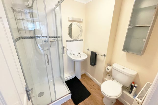 10, Fern Place, Farnborough photo 3