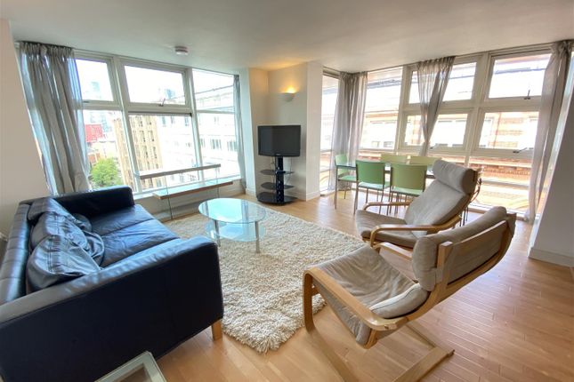 2-bed flat on 832, W3, Manchester, £1,550/mo