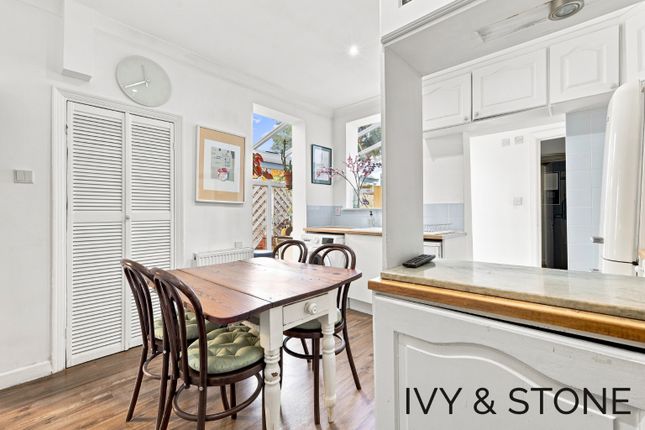 8 Lloyd Villas, Roman Road, Greater London photo 4