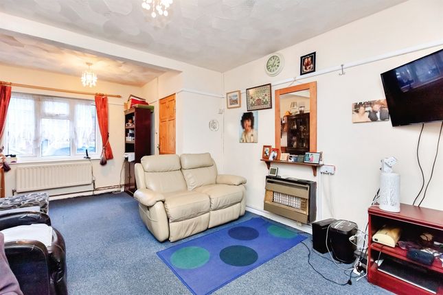 7, Doris Road, KETTERING photo 3