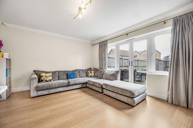 6, Tidman Road, Reading photo 3