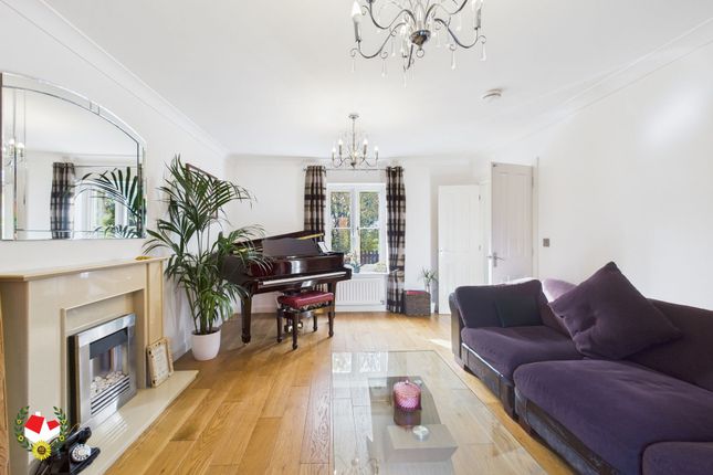 7 Chestnut Grove, Tewkesbury photo 2