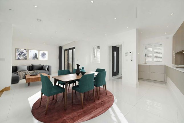 4-bed house on 1, Coachworks Mews, London, £6,250/mo