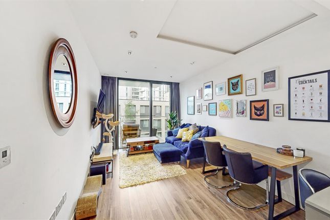 Apartment 504, Satin House, London photo 3