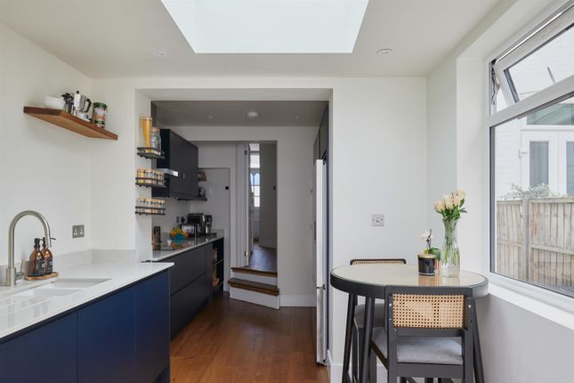 8, Magnolia Road, London photo 4
