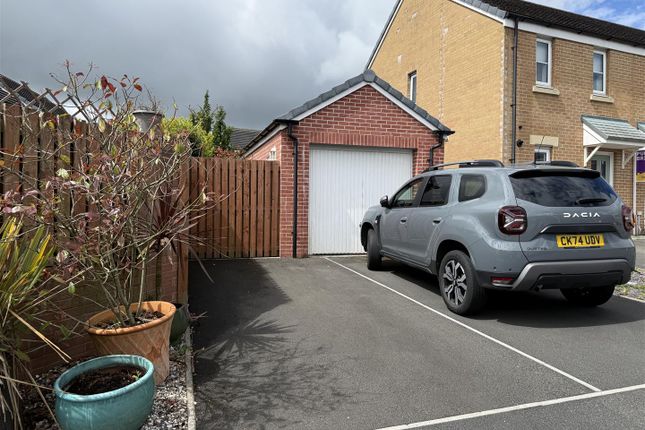 41, Maes Y Glo, Llanelli photo 4