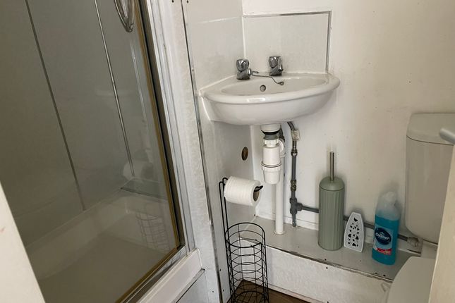 Flat to rent in 40B Broxholme Lane, Doncaster, South Yorkshire