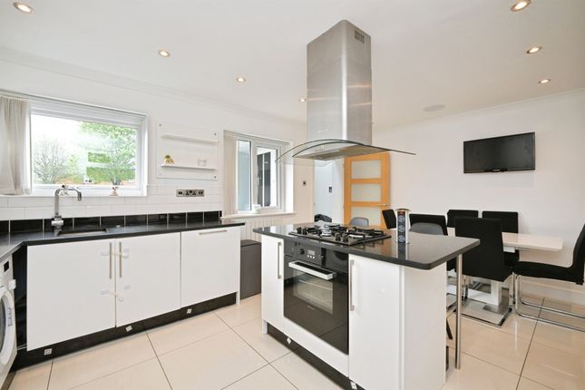 34, Tunfield Road, Hoddesdon photo 3