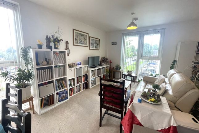 Flat 92, Wythenshawe photo 3