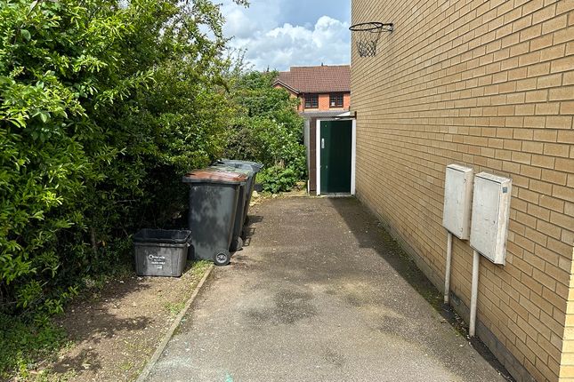 38, Simpson Close, Luton photo 2