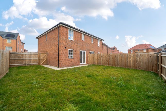 Petunia Way, Lincoln photo 4