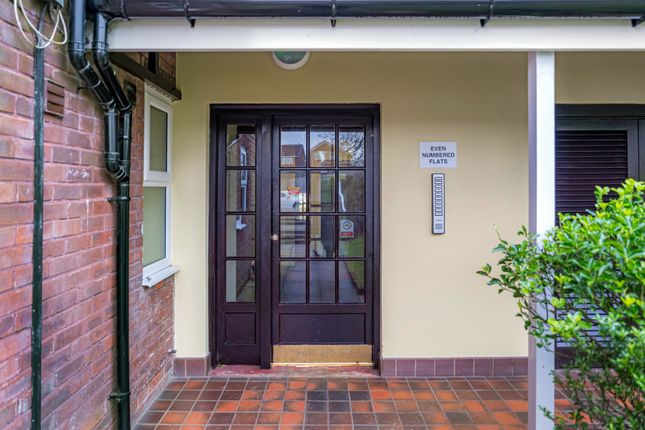 38 Heatherfield, Bolton photo 3