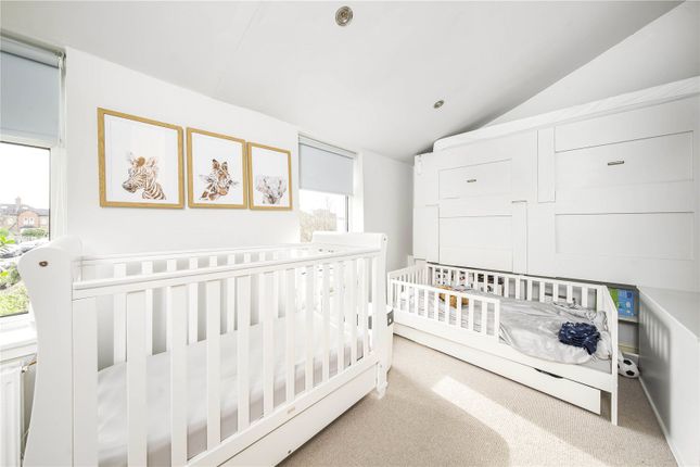 End terrace house for sale in Grafton Road, New Malden