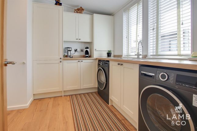 2-bed caravan on 10, Cherry Tree Way, Seven Acres, St. Johns Road, £259,950