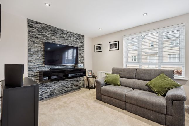 35 Dougal Graham Road, Stirling photo 2
