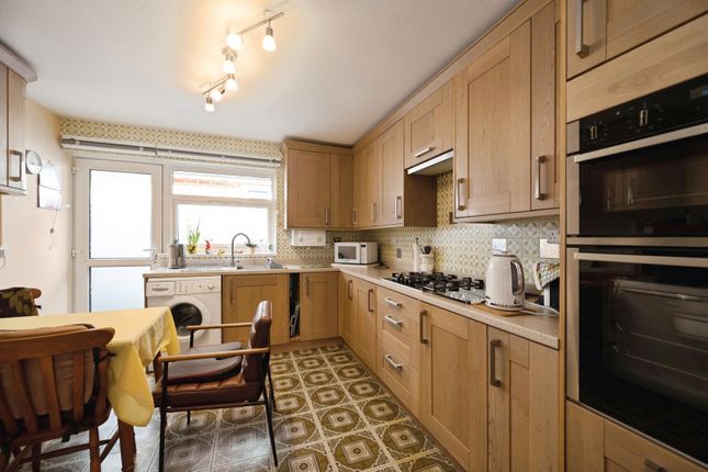6, Coronation Road, Hampshire photo 5