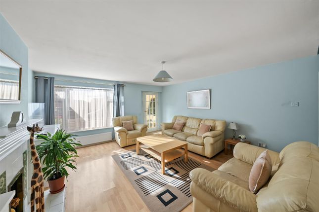 10, Salt Hill Close, Uxbridge photo 4