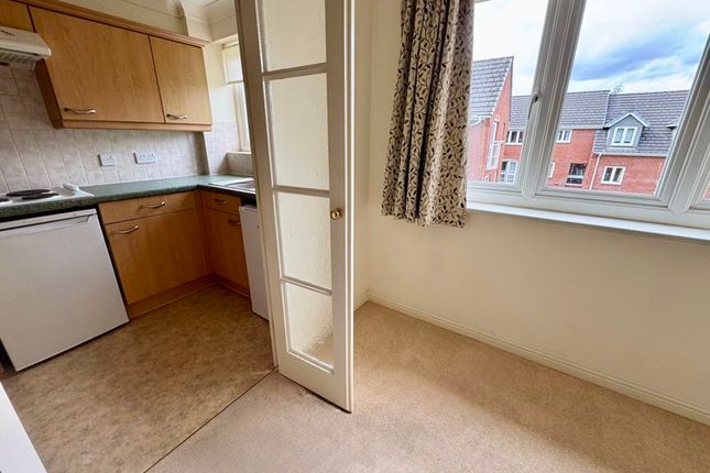 48 Lovell Court, Parkway, Holmes Chapel photo 4